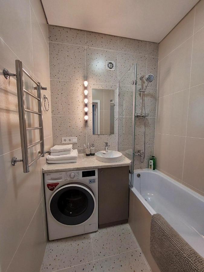 Квартира В Самом Центре Almaty Luaran gambar